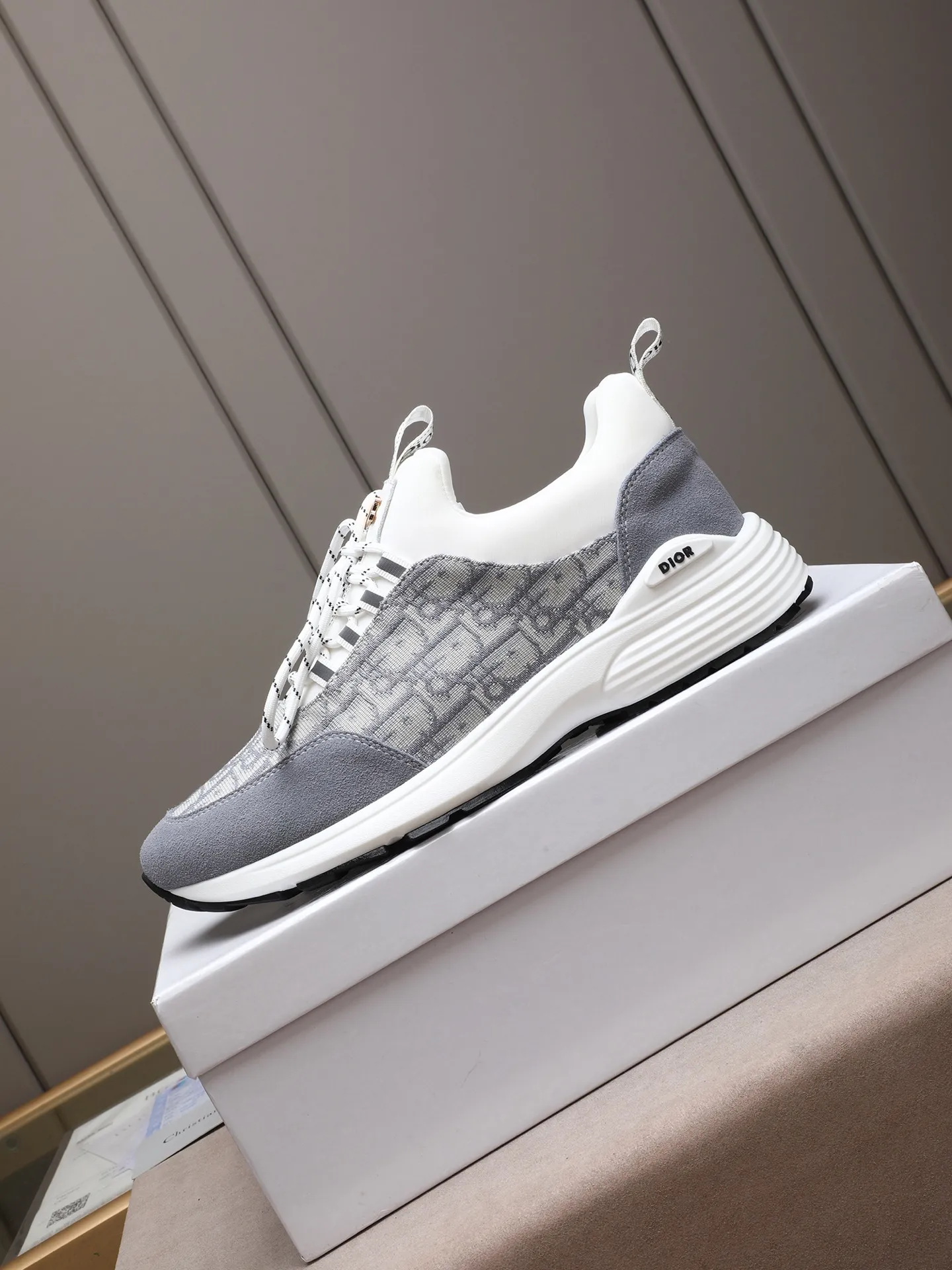 Men's shoes 💰440 💰Dior [Dior] 😘😘High-end series of casual men's shoes, simple and elegant👍👍👍The upper is made of first-layer genuine leather spliced ​​with Dior's special material [sun][sun]; imported first-layer sheepskin lining; special outsole, wear-resistant, lightweight, the overall design is harmonious and unified without lacking personality 👣🌟✨You deserve it! 3 colors😍Sizes 38~44. (45 custom-made) The picture above is a big seller🔥🔥🔥